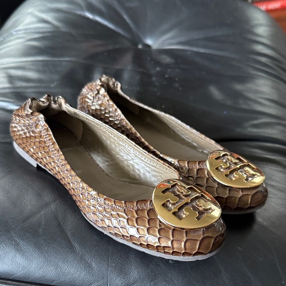 Tory Burch Brown Textured Flats with Gold Emblem - Picture 1 of 9